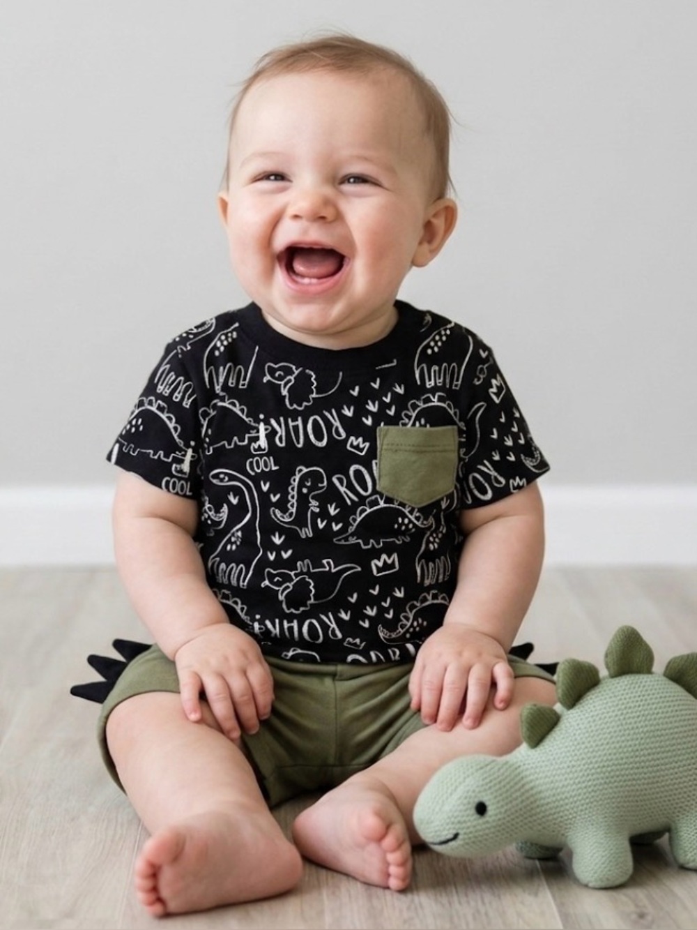 🦖 Boys Dinosaur Graphic Tee & Dino Spike Shorts Set - size 9 mos